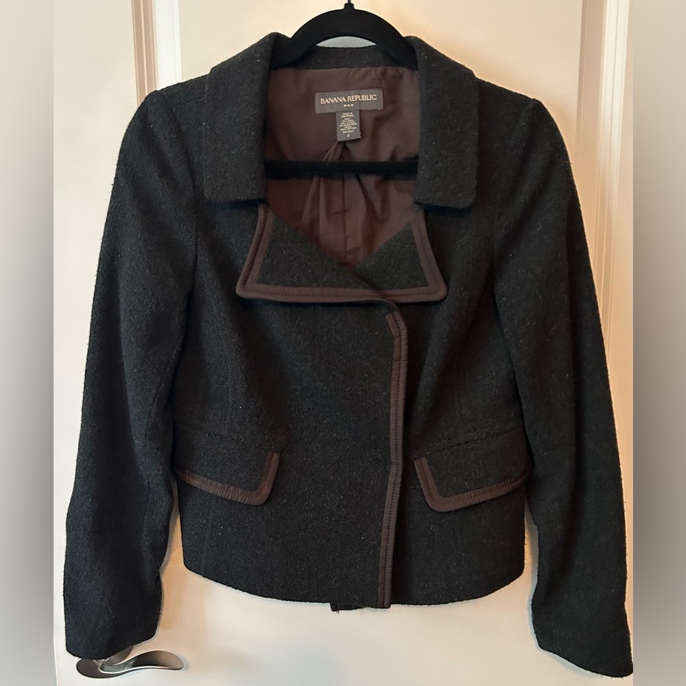 Banana Republic cropped gray jacket with brown piping